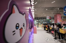 툰 페스티벌 첫날부터 장사진