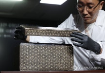 고려의 빛 담은 나전국화넝쿨무늬상자