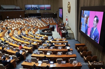 질의에 답하는 한덕수 국무총리