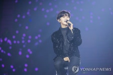 임영웅 콘서트 앞두고 예매 전용 상담전화 개설…