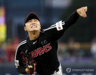 역투하는 김윤식