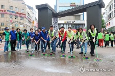 대구 중구청, 추석맞이 동성로 합동 대청소 실시