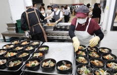 수산물데이 맞아 고등어조림 준비한 세종청사 구내식당