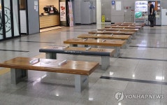 한산한 창원중앙역 대합실