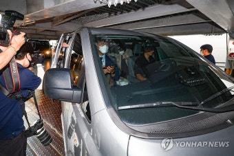 뉴스타파 압수수색 마치고 떠나는 검찰