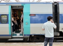 입석도 빽빽하게