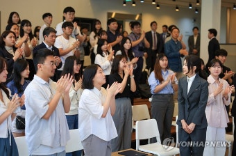 '마음건강을 위한 대화' 입장하는 김건희 여사