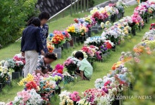 이른 성묘 나선 시민들