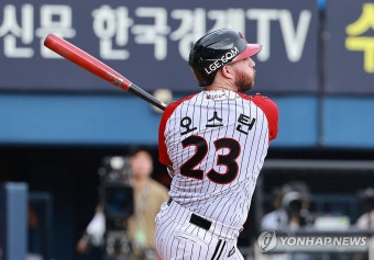 동점 솔로 홈런 친 오스틴