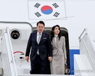 미국 뉴욕 도착한 윤석열 대통령 내외