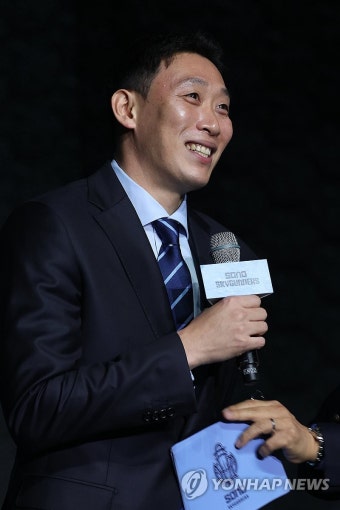 활짝 웃는 김강선