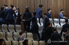 항의하다 쫓겨난 시민