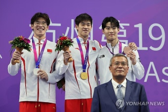 동메달 든 황선우