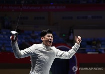 [아시안게임] 펜싱 사브르 구본길-오상욱, 또 결승 격돌…한국 금·은 확보