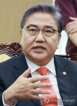 발언하는 박진 장관