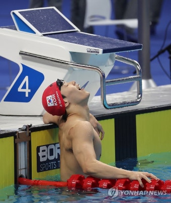 지유찬, 50m 자유형 결승 금메달 환호