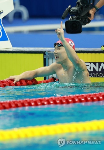 지유찬, 50m 자유형 결승 금메달 환호