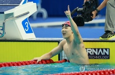 [아시안게임] 지유찬, 남자 자유형 50ｍ서 21년 만의 금메달…또 대회신기록(종합)