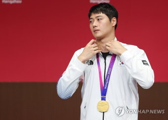 AG 금메달 목에 건 오상욱