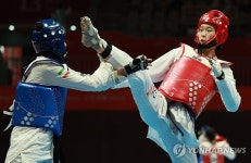 [아시안게임] 태권도 겨루기 박혜진·김유진 동메달 확보…이기범은 8강 탈락(종합)