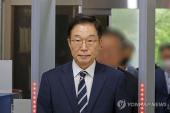 재판에 참석하는 임종식 경북도교육감
