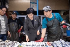 한화진 장관, 대전 송강전통시장 방문