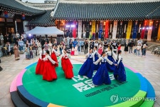 즐거운 추석 연휴, 신명나는 축하공연