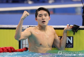 김우민, 파리 올림픽 동메달리에게 포상금과 고급 시계 수여