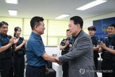 을지지구대 찾아 경찰관 격려하는 윤석열 대통령