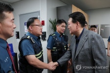 을지지구대 찾아 경찰관 격려하는 윤석열 대통령