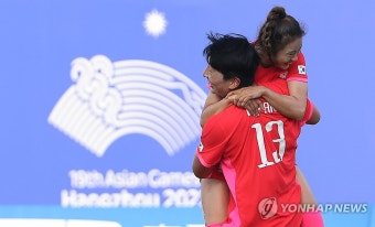 북한 자책골 기뻐하는 한국여자축구대표팀