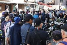 추석 연휴에도 북적이는 무료급식소