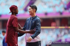 서로가 반가운 우상혁과 바르심