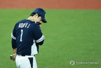 폭투로 실점한 문동주
