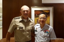 미국 육군참모총장 만난 박정환 육군참모총장
