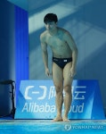 인사하는 이재경