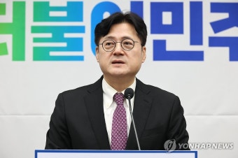 발언하는 홍익표 원내대표