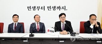 인사말 하는 홍익표 원내대표