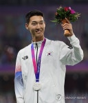 우상혁..아시안게임 2회 연속 은메달