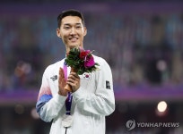 우상혁..아시안게임 2회 연속 은메달
