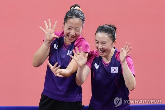 '21년 만의 AG 금' 신유빈-전지희 조, WTT 스타 컨텐더 8강 진출