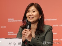 기자회견 참석한 서승희 프로그래머