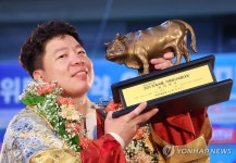 거제장사씨름대회 한라장사 등극한 손충희
