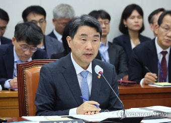 답변하는 이주호 사회부총리