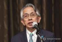축사 대독하는 주한일본대사