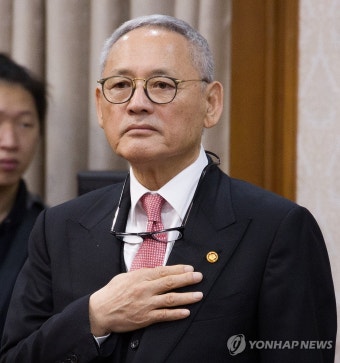 국무회의 참석한 유인촌 장관