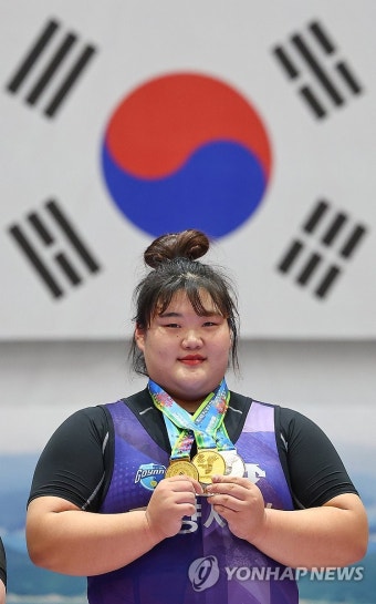 역도 박혜정, 한국신기록 세우며 금메달