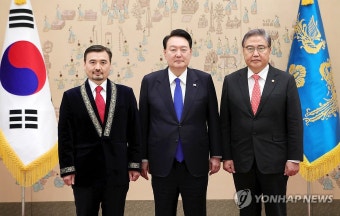 윤석열 대통령, 주한 카자흐 대사 신임장 제정