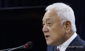 자살 예방 통합 번호 마련 발표하는 김한길 국민통합위원장