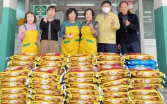 [태백소식] 백정희 왕김밥 사장, 10㎏짜리 쌀 100부대 기탁